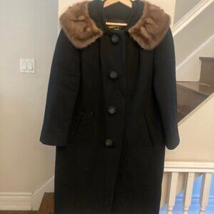 Glamorous Black Wool Coat with Fur Collar